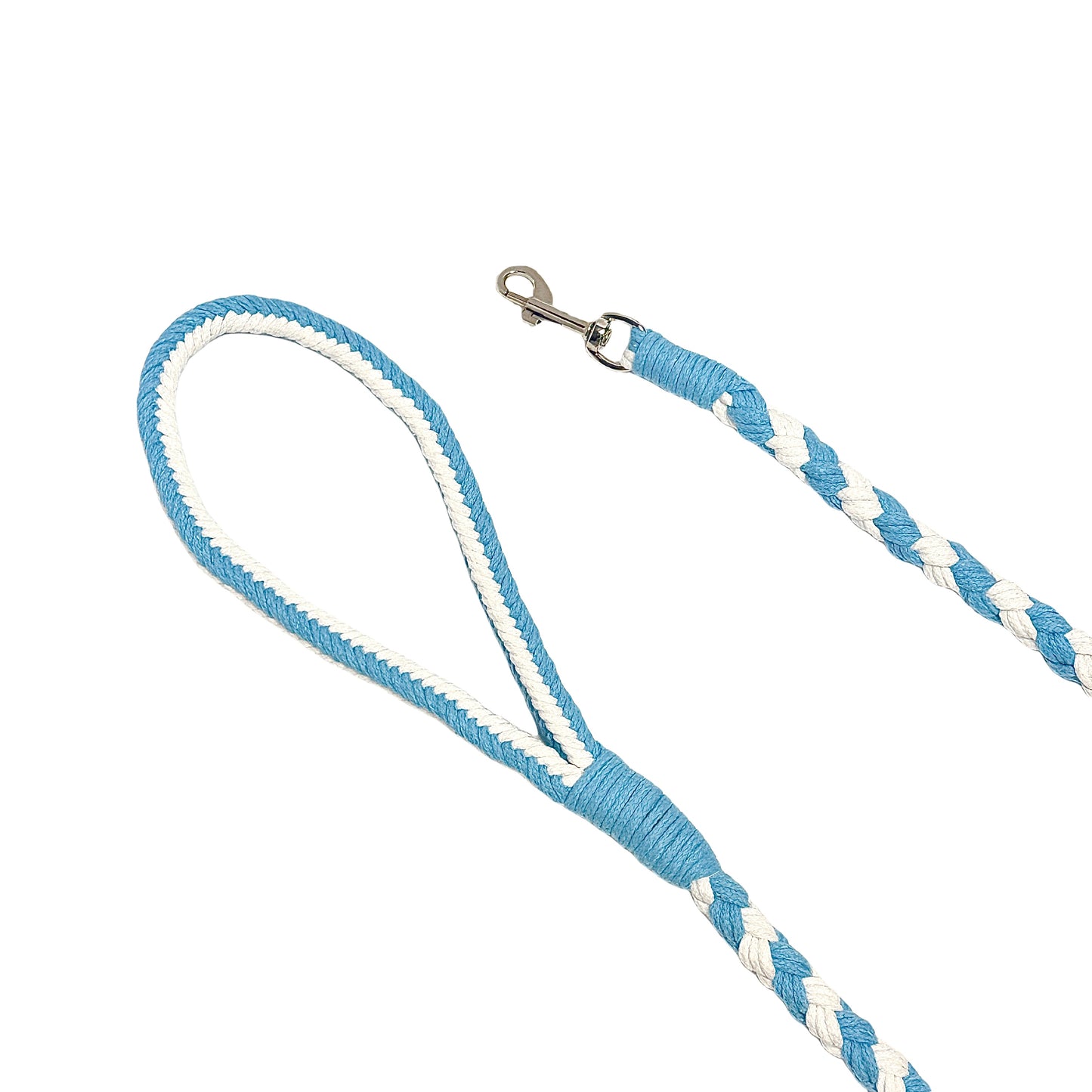 The soft handle and the clip of the basic style handmade blue white dog leash, showcasing its durable and craftsmanship.