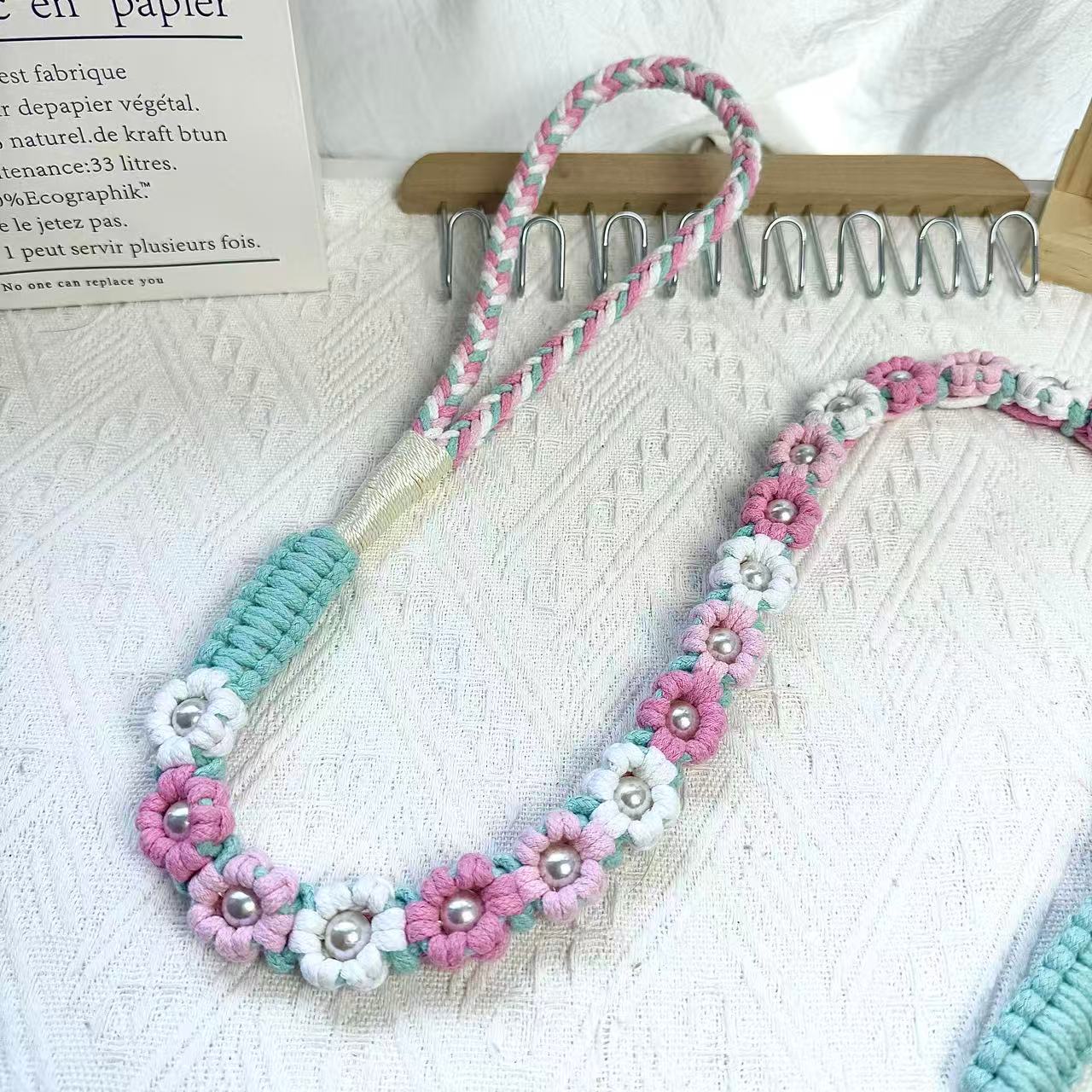 Soft and comfortable handle section in cherry blossom pink and white, adding a fresh touch to your dog walks.
